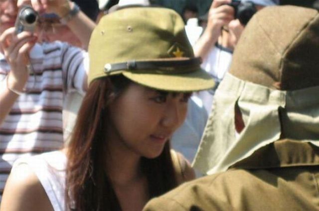 Awkward Situation Between a Veteran and a Girl (4 pics) Awkward Situation Between a Veteran and a Girl (4 pics)