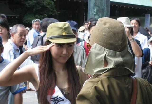 Awkward Situation Between a Veteran and a Girl (4 pics) Awkward Situation Between a Veteran and a Girl (4 pics)