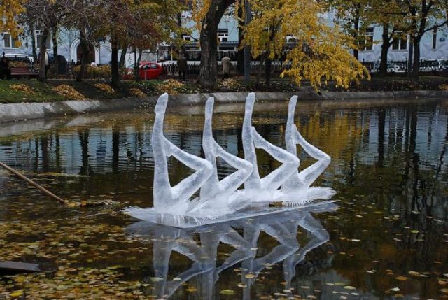 Unusual Sculptures and Installations by Mark Jenkins (29 pics) Unusual Sculptures and Installations by Mark Jenkins (29 pics)