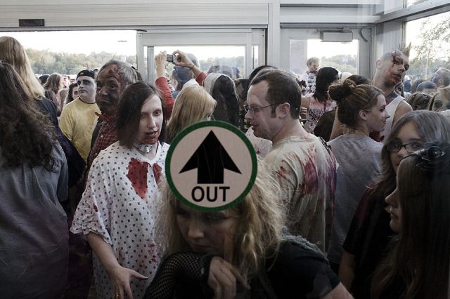 Zombie Walk at the Monroeville Mall (15 pics)