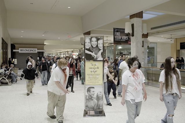 Zombie Walk at the Monroeville Mall (15 pics)