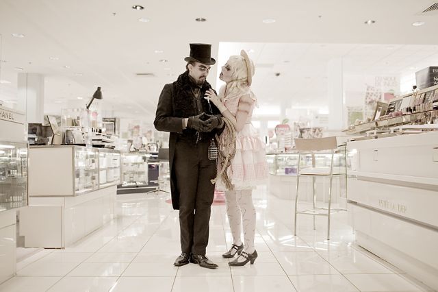 Zombie Walk at the Monroeville Mall (15 pics)