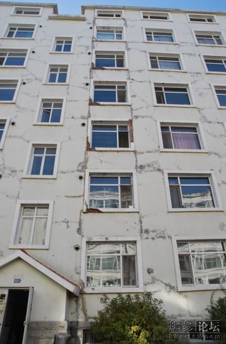 Two-Year Old Chinese Apartment Building (13 pics)