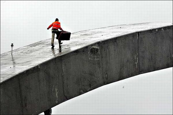 Extreme Chair Tower on Top of a Bridge! (5 pics)