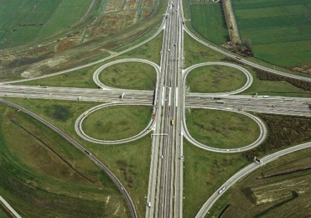 Stunning Highway Interchanges (23 pics)