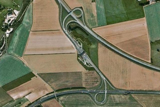 Stunning Highway Interchanges (23 pics)