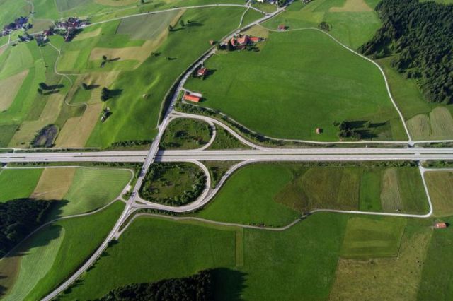 Stunning Highway Interchanges (23 pics)