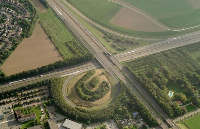 Stunning Highway Interchanges (23 pics)