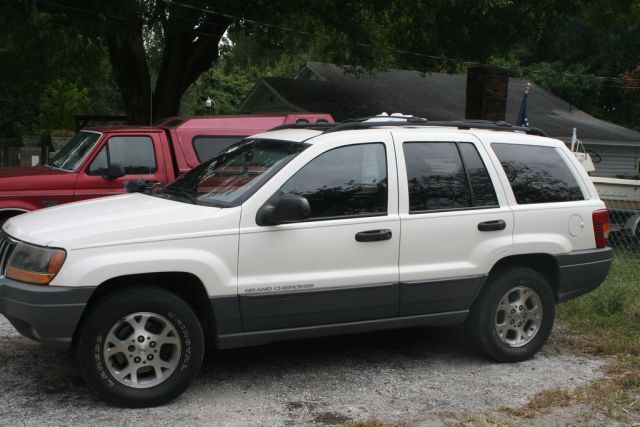 Jeep Grand Cherokee vs Mailbox (21 pics)