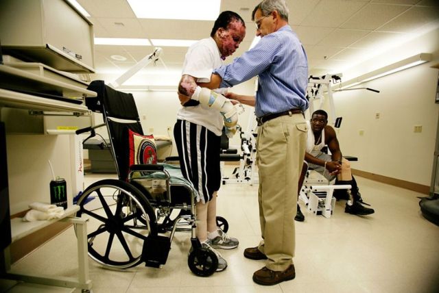 Extreme Therapy – Touching Photos of Disabled People Who Don’t Give Up (19 pics)