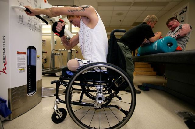 Extreme Therapy – Touching Photos of Disabled People Who Don’t Give Up (19 pics)