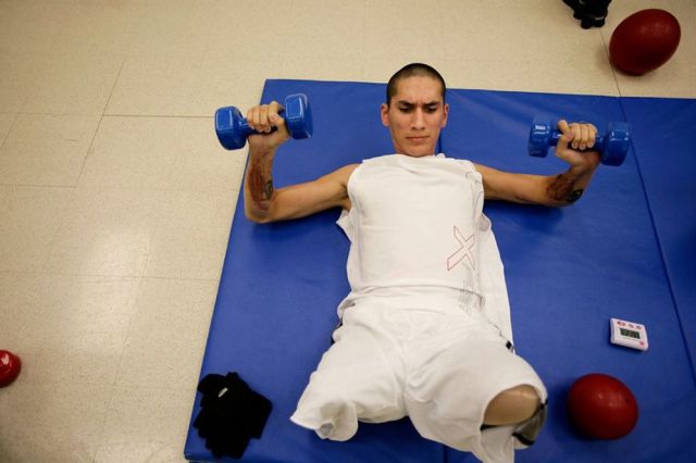 Extreme Therapy – Touching Photos of Disabled People Who Don’t Give Up (19 pics)