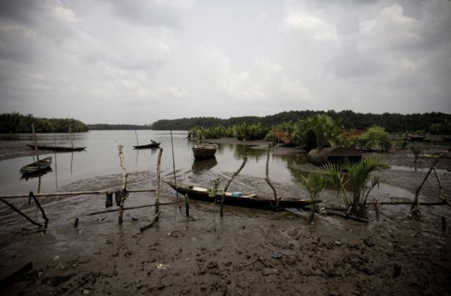 Modern Robin Hoods in Niger Delta (40 pics)