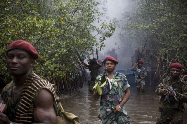 Modern Robin Hoods in Niger Delta (40 pics)