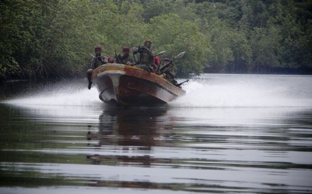 Modern Robin Hoods in Niger Delta (40 pics)