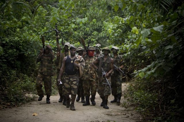 Modern Robin Hoods in Niger Delta (40 pics)