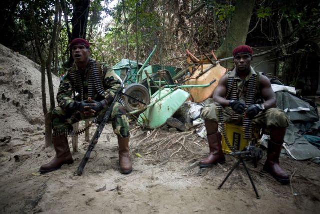 Modern Robin Hoods in Niger Delta (40 pics)