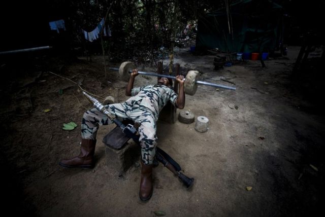 Modern Robin Hoods in Niger Delta (40 pics)