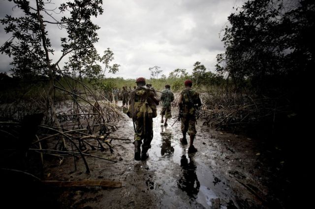 Modern Robin Hoods in Niger Delta (40 pics)