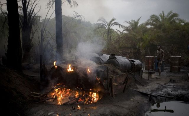 Modern Robin Hoods in Niger Delta (40 pics)