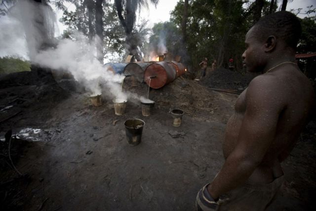 Modern Robin Hoods in Niger Delta (40 pics)