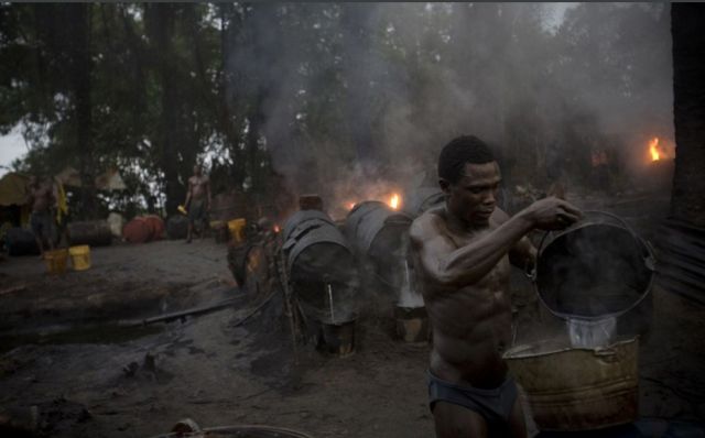Modern Robin Hoods in Niger Delta (40 pics)