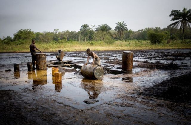Modern Robin Hoods in Niger Delta (40 pics)
