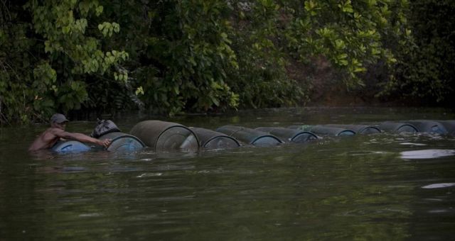 Modern Robin Hoods in Niger Delta (40 pics)
