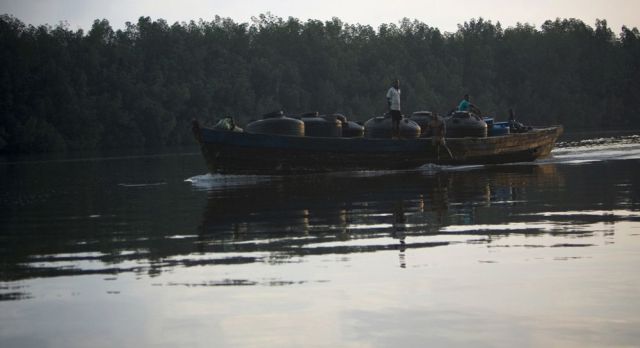Modern Robin Hoods in Niger Delta (40 pics)