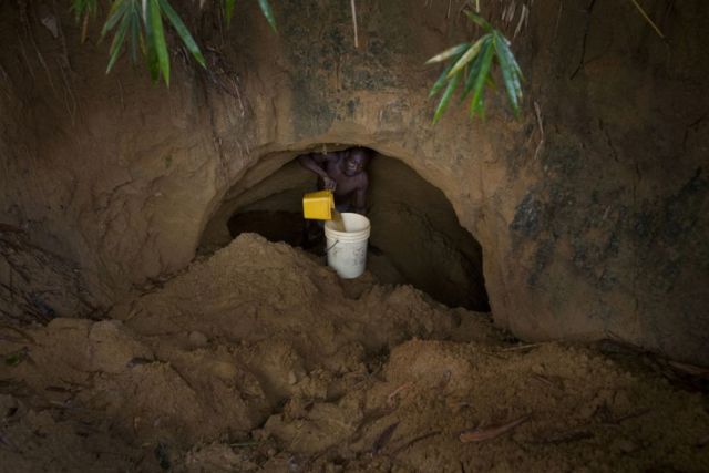Modern Robin Hoods in Niger Delta (40 pics)