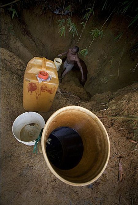 Modern Robin Hoods in Niger Delta (40 pics)