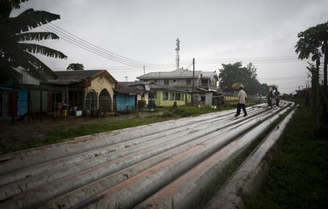 Modern Robin Hoods in Niger Delta (40 pics)