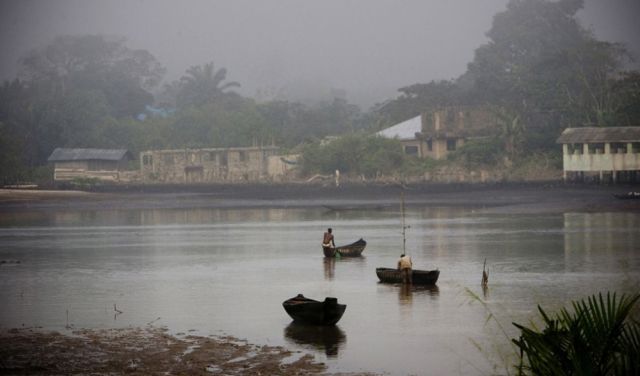 Modern Robin Hoods in Niger Delta (40 pics)
