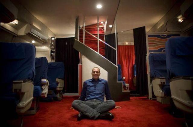 Man Built a Pan Am Plane Cabin Raplica in His Garage! (8 pics)