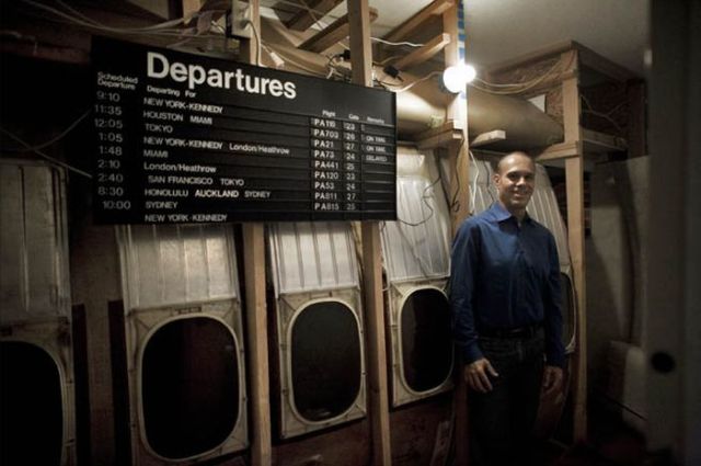 Man Built a Pan Am Plane Cabin Raplica in His Garage! (8 pics)