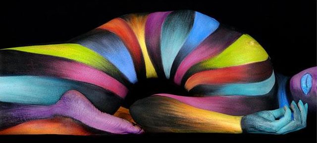 Stunning Body Painting Art (17 pics)