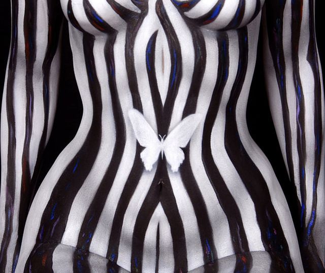 Stunning Body Painting Art (17 pics)