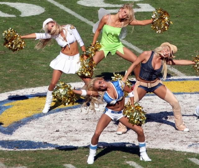 Cheerleaders Costume Contest (14 pics)