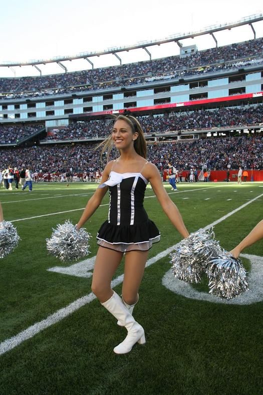 Cheerleaders Costume Contest (14 pics)