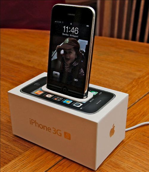 Creative, Crazy and Great iPhone Docking Stations (20 pics)