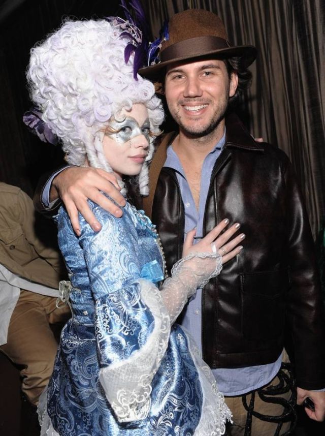 Female Celebrities in Halloween Costumes – ed. 2009 (50 pics)