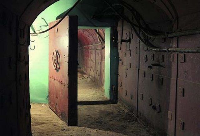 VIP Bunker (12 pics)
