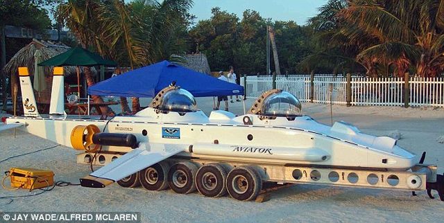 Incredible Super Aviator sub (5 pics)