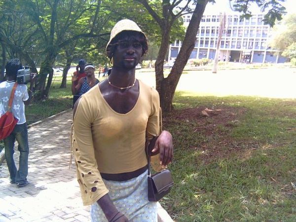 Transvestite Parade in Africa (19 pics)