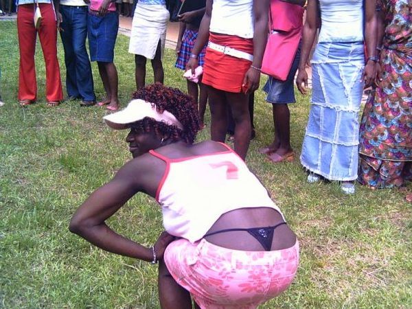 Transvestite Parade in Africa (19 pics)