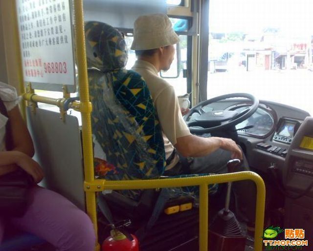 Why it is Dangerous to Take a Bus in China (8 pics)