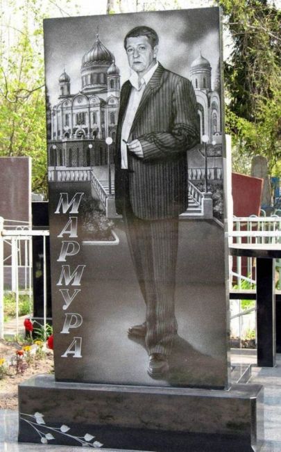 Graves of Mobsters in Ukraine (9 pics)