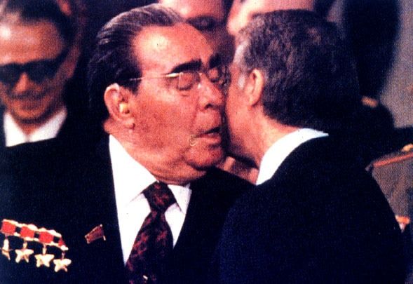 Famous, Infamous and Iconic Photographs (45 pics + text)
