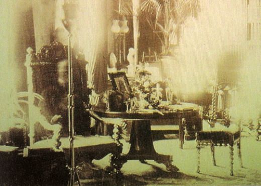 Famous, Infamous and Iconic Photographs (45 pics + text)