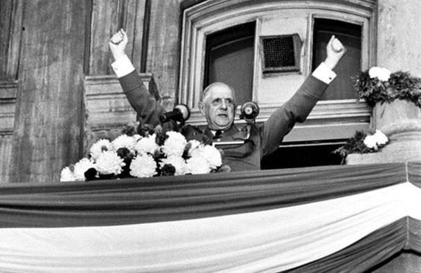 Famous, Infamous and Iconic Photographs (45 pics + text)
